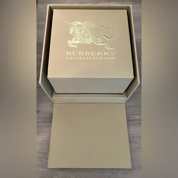 Burberry Watch Women’s or Men’s - Picture 7 of 9